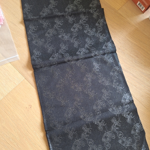 New Coach HORSE AND CARRIAGE LUREX SHAWL SCARF - Picture 5 of 5